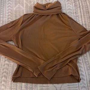 Turtle neck, crop top, long sleeves.